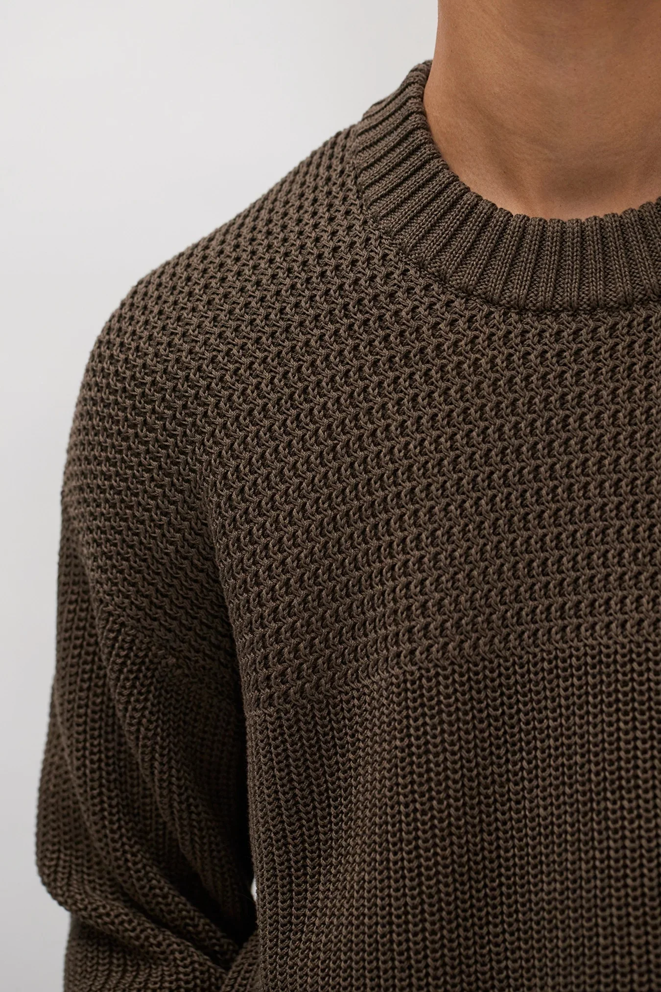 Nordhavn Racked Cotton Sweater- Turkisk Coffee - Image 7